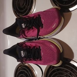 Women's hoka Clifton 8